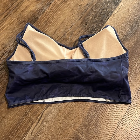 Kortni Jeane V-d Crop Top- Blue Stars - Picture 2 of 7